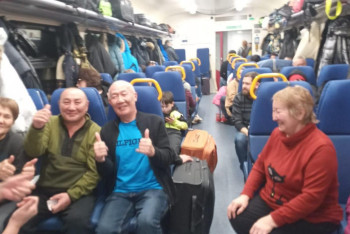 Фотография к новости: Пойыздар боранда жолда қалған 400-ден аса жолаушыны алып кетті