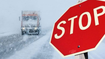 Фотография к новости: Қостанай трассасында жүк көліктері неліктен топтасып тұрғаны белгілі болды