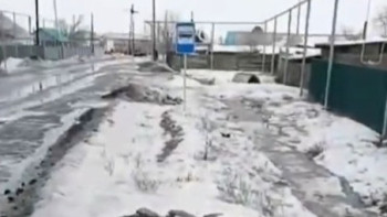 Фотография к новости: Зайсандағы бірнеше көшені еріген қар суы басты