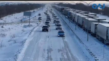 Фотография к новости: Самара - Шымкент тас жолында жүк көліктері қар құрсауында қалды