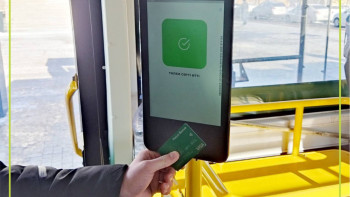 Фотография к новости: Енді елордада автобустың жол ақысын банк картасымен төлеуге болады