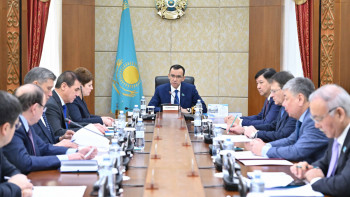 Фотография к новости: Депутаттар Сенат отырысының күн тәртібін бекітті