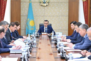 Фотография к новости: Депутаттар Сенат отырысының күн тәртібін бекітті