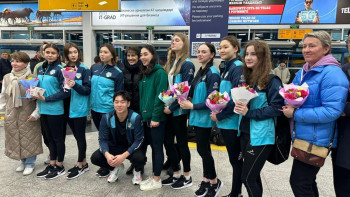 Фотография к новости: Мәнерлеп жүзуден әлем чемпиондары Алматыға оралды