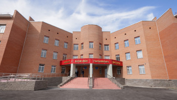 Фотография к новости: ШҚО мектептеріне 11 жаңа автобус берілді