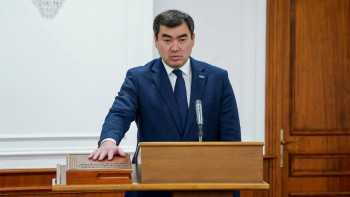 Фотография к новости: Жаңа министрлер ант берді