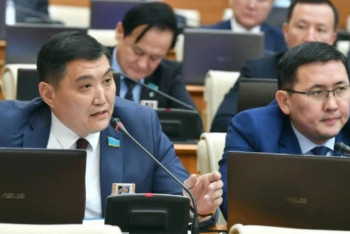 Бұл заң емес, реферат: Бақытжан Базарбек министрлік ұсынған заң жобасын сынап тастады