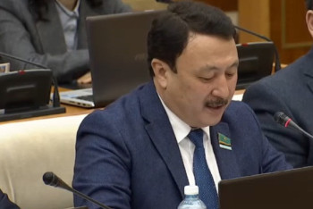 Фотография к новости: Аманжол Әлтай отбасындағы жанжалға кім себепші болуы мүмкін екенін айтты