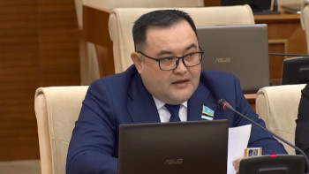 Фотография к новости: Депутат педагогтердің мәртебесін көтеруді ұсынды