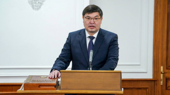 Фотография к новости: "Қатты сынамайтын шығарсыздар". Мәди Тәкиев министр ретінде Мәжіліске келіп тұратынын айтты