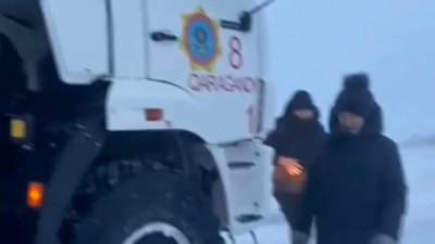 Құтқарушылар Қарағанды облысы жолдарынан 20 адамды эвакуациялады