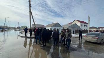 Фотография к новости: Атырау әкімдігі қар суын тазалап үлгермей жатыр