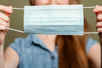 Фотография к новости: Елорданың бас санитар дәрігері бетперде тағуды ұсынды