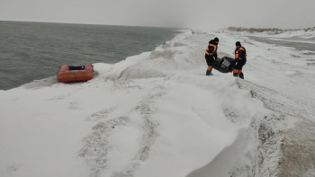 Фотография к новости: Құтқарушылар Қапшағай су қоймасында балықшыны құтқарды