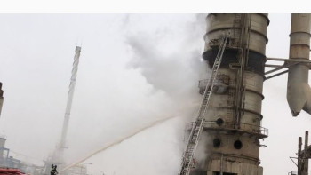 Фотография к новости: Ақтауда химиялық қалдықтары бар алып мұнара өртеніп, опырылып құлады