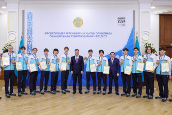 Фотография к новости: Үкімет басшысы Олимпиада жеңімпаздарын марапаттады