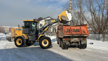 Фотография к новости: Елордадан бір түнде 16 мың текше метрден астам қар шығарылды