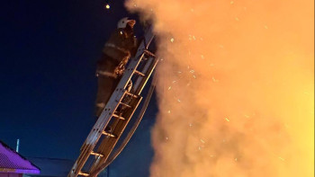 Фотография к новости: Астана іргесіндегі ауылда екі қабатты үй толықтай дерлік өртенді