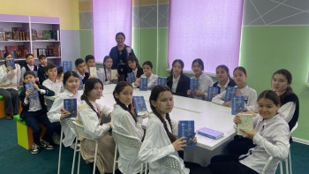 Фотография к новости: Басқа тілдің жетегінде кетпеу керек - Назым Мақсатқызы