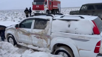 Фотография к новости: Маңғыстау облысындағы тас жолда автокөлік қалың қарға батып қалды