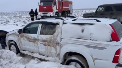 Маңғыстау облысындағы тас жолда автокөлік қалың қарға батып қалды