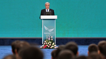 Фотография к новости: Президент: Біз зейнетке шығамыз, орнымызға жалынды жастар келеді