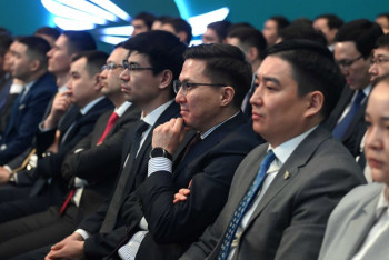 Фотография к новости: Таңнан кешке дейін жұмыс істейтін мемлекеттік қызметкерлерге өтемақы төленеді