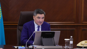 Фотография к новости: Премьер-министр жайлы мектепке жауапты басшыларға ескерту жасады