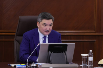 Фотография к новости: Премьер-министр жайлы мектепке жауапты басшыларға ескерту жасады