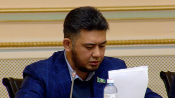 Фотография к новости: "Кешіріңіздер". Алматы мәслихатының депутаты балағат сөзіне жауап берді