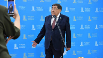 Фотография к новости: Бапи әкенің рөлін көтеру үшін "Отағасы туралы" заң қабылдауды ұсынды