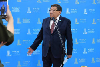 Фотография к новости: Бапи әкенің рөлін көтеру үшін "Отағасы туралы" заң қабылдауды ұсынды