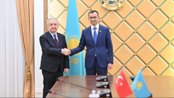 Фотография к новости: Сенат төрағасы Түркияның Қазақстандағы елшісімен кездесті