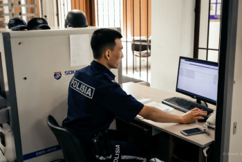 Фотография к новости: Түркістанда кішкентай балаларды тепкілеген ер адам кім екенін белгілі болды