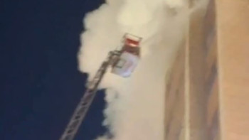 Фотография к новости: Астанада көпқабатты үйден шыққан өрт сөндірілді