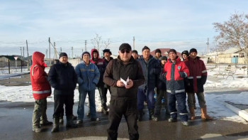 Фотография к новости: Құрық ауылының жұмыссыз тұрғындары Westoil-ге жұмысқа орналасуды талап етті