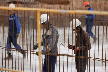 Фотография к новости: Атырауда құрылысына миллиардтар бөлініп, ақшасы желге ұшқан нысан бұзылатын болды