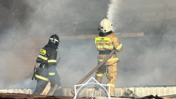 Фотография к новости: Алматыда қойма өртенді