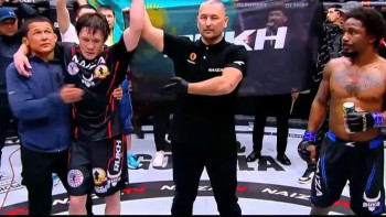 Фотография к новости: Жалғас Жұмағұлов америкалық қарсыласынан басым түсті