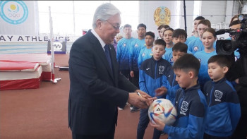 Фотография к новости: Оқушы Президенттен жабық шағын футбол стадионын салып беруді сұрады