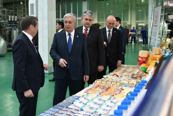 Фотография к новости: Тоқаев Шығысты сүтпен қамтып отырған корпорацияны аралады