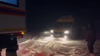 Фотография к новости: Түркістанда жедел жәрдем бригадасы қар құрсауынан құтқарылды