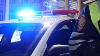 Фотография к новости: Астанада мас адам бөтен көліктің терезесін сындырып кетті