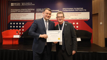 Фотография к новости: MNU университеті институционалдық аккредиттеуден өтті