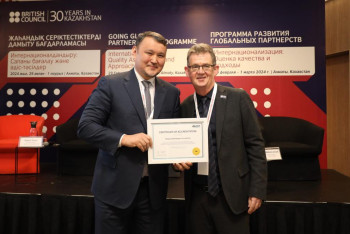 Фотография к новости: MNU университеті институционалдық аккредиттеуден өтті