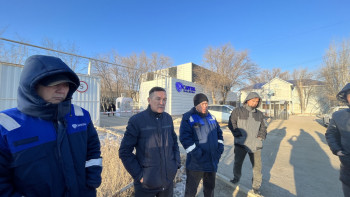 Фотография к новости: "Жайлы мектепсіз" қала ма. Атыраулық жұмысшылар жалақысын ала алмай жүр