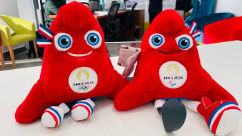 Фотография к новости: Қазақстанға Олимпиаданың ресми бойтұмары табысталды