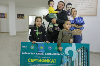 Фотография к новости: Алғыс айту күні аясында көпбалалы отбасына пәтер табыс етілді