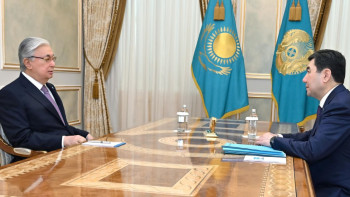 Фотография к новости: Қошанов Тоқаевқа Мәжілістің қазіргі заң шығару қызметі туралы есеп берді