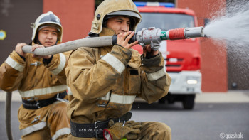 Фотография к новости: Ақтөбеде өрттан әйел мен бала зардап шегіп, бір бала құтқарылды